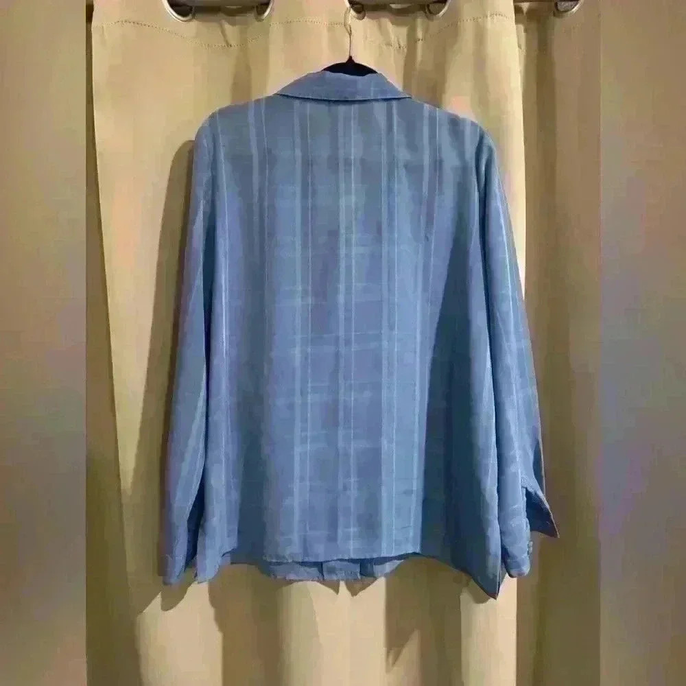 Women’s Blue Liz Baker Button Down - Picture 3 of 6